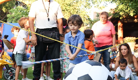  Rompiendo la piñata.