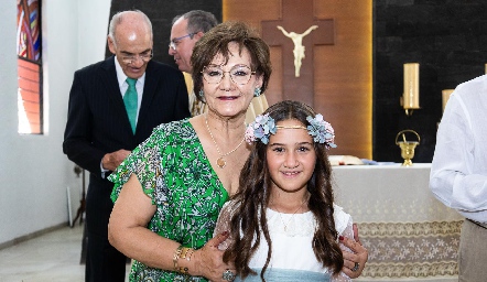  Nohemí de Salas con su nieta Arantza.