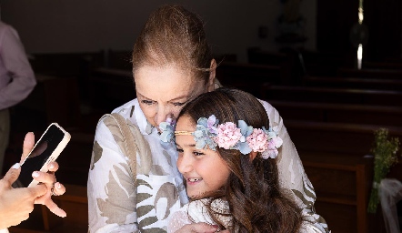  Estela Acebo con su nieta Arantza.