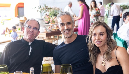  Padre Gabriel del Valle, Oscar Estrada y Marcela Rubio.