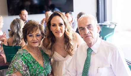  Nohemí de Salas, Ale Salas y Gerardo Salas.