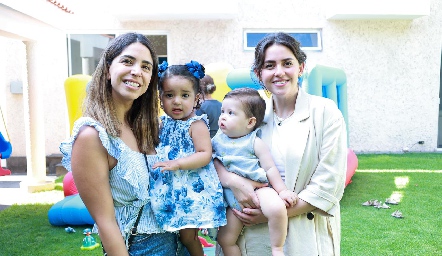  Adriana Estrada, Melina Dibildox, Victoria Álvarez y Carlo Dibildox.