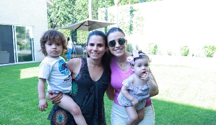  Diego Enríquez, Carla Von Der Meden, María José Hernández y Alenca Chevaile.