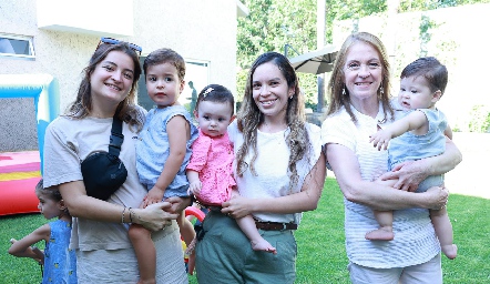  Pau Dibildox, Luca Dibildox, Estefi Noyola, Sofi Gómez, Rocío Gómez y Carlo Dibildox.