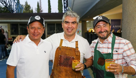  Nazario Pineda, Manuel Villanueva y Francis Castillo.