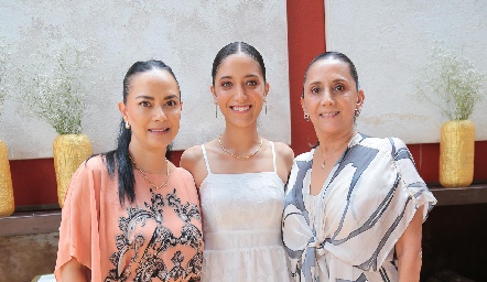  Carla Ruiz, Marijó Alonso y Eva Gocher.