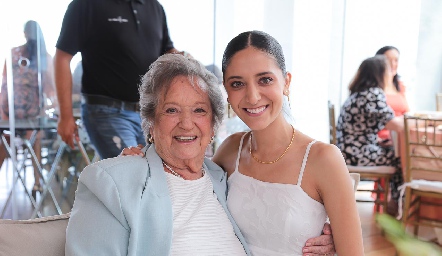  Yolanda Enríquez y Marijó Alonso.