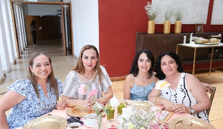  Lorena Lozano Jisel Báez, Claudia Vázquez y María Maza.