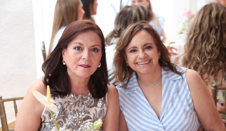  Ofelia Chenique y Evelina Cadena.