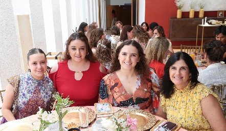 Valeria Hernández, Ana Paula Gocher, Valentina Gocher y Guillermina Meade.