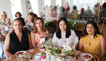  Nena Aguirre, Vero López, Silvia Reina y Beatriz Elías.