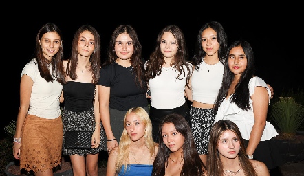  Denisse, Roxana, Ana Pau, Andrea, María José, Paulina, Nuria y Alexa.