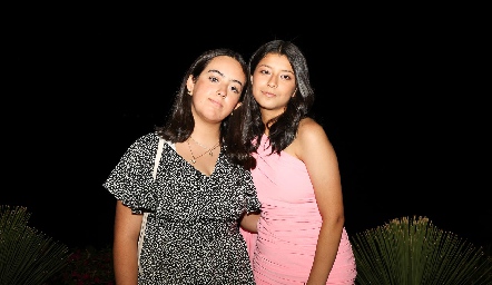  Montse y Camila.