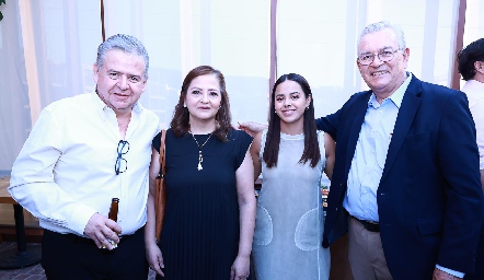  José Pruneda, Marcela Novoa, Fernanda Novoa y Felipe Robles.