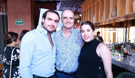  Manuel Saiz, Carlos Saiz y Mónica Torres.