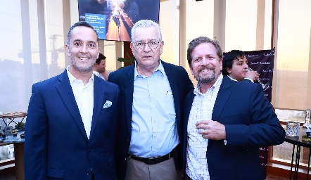  José Ramón Ayala, Felipe Bueno y Brett Carmel.