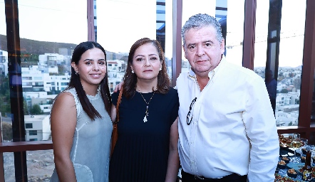  Marcela Novoa, Fernanda Novoa y Felipe Robles.