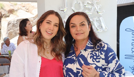  Mónica Torres con su suegra Adriana Díaz Infante.