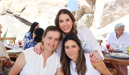  Sofía Torres, Mónica Torres y Gaby Labastida.