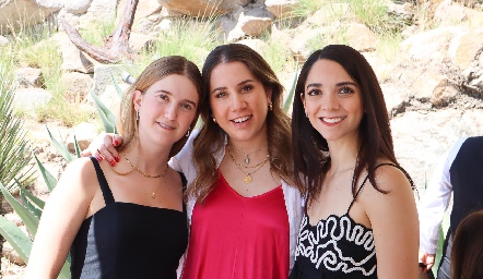  Isabella Hernández, Mónica Torres y Sofía Álvarez.