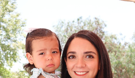  Ana Victoria Labastida y Sofía Álvarez.
