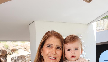  Marus Hernández con su nieto Pablo Torres.