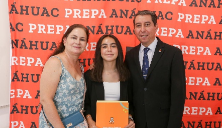  Martha Cano y Víctor Martínez con su hija Isabella.