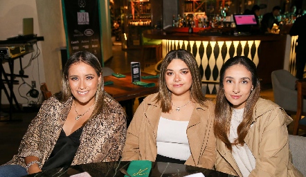  Andrea Jara, Paulina Velázquez y Daniela Jara.
