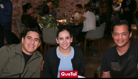  Christian Gómez, Ana Sofía Gamberos y Daniel Ortega.