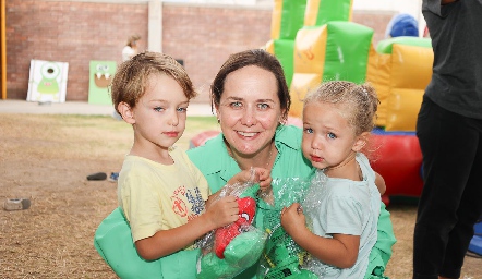  Eli con sus hijos Florencio y Mickela.