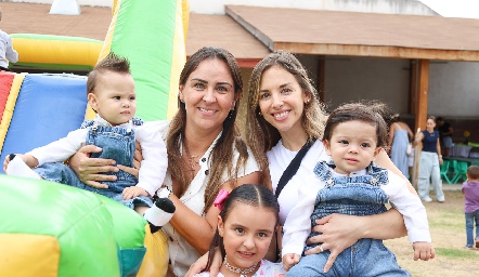  Mariano Berrones, Ale Luna, Melissa Compeán, Roberto Berrones y Montse.