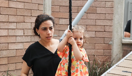  Lula Torres con Lourdes.