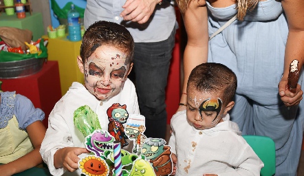  José y Mateo Canales en el pastel.