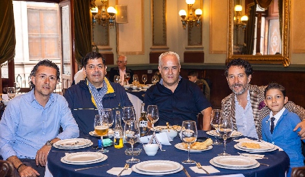  Ernesto Esquivel, Heriberto Sánchez, Enrique Aranda, Enrique Esquivel y Sebastián Esquivel.