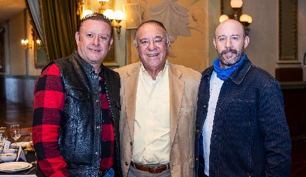  Oscar Hernández con sus hijos Oscar y Jorge Ricardo.
