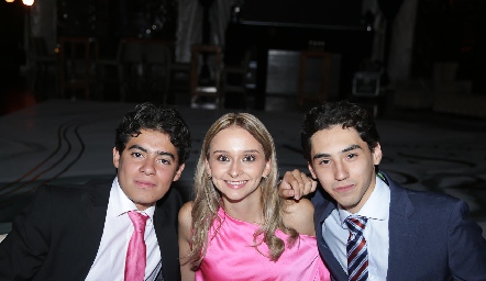  Sebastián Barrales, Montse Kemp y Gabriel Aguilar.