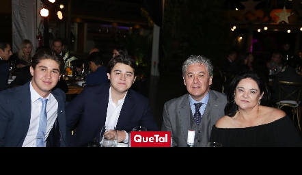  Sebastián y Daniel Dávalos, Daniel Dávalos y María José Rubín.
