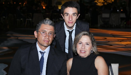  Enrique Preciado, Nancy Anchondo y Enrique Preciado.