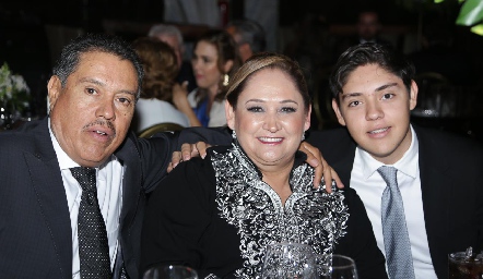 José Pablo, Anel y Jaime.