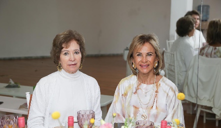  Martha Elena Garza y Gloria Estrada.