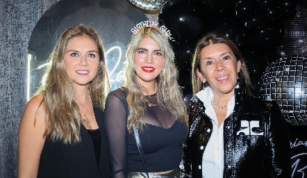  Beatriz Villegas, Mariana Berrones y Mari Buendía.