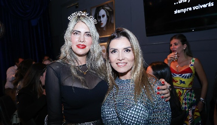  Mariana Berrones y Ana López.