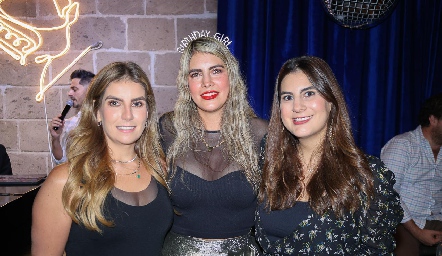  Begoña Muriel, Mariana Berrones y Lu Castelo.