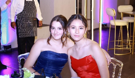  Paola Contreras y Danna Menchaca.