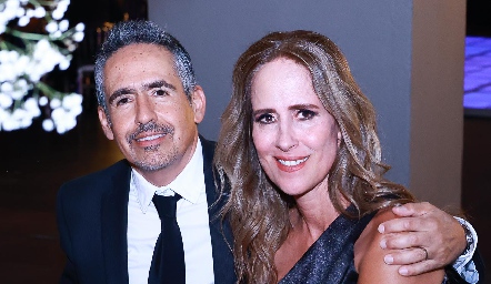  Arturo Hinojosa y Adriana Pedroza.