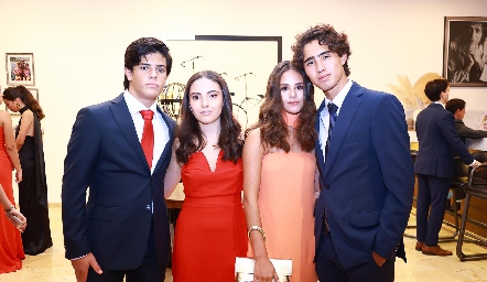  Marcelo Lozano, Pía Quibrera, Sofía González y Joaquín González.