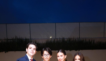  Patricio Vera, Marcelo Galán, Valeria Quiroz y Sofía González.