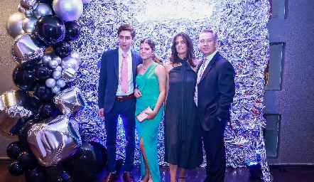  Mateo Conde, Alexia Galán, Daniela Rivero y Héctor Galán.