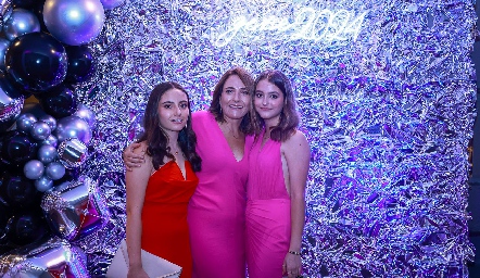  Pía Quibrera, María José Abaroa y Marina Galán.