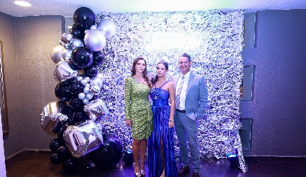  Lupita Mercado, Isa González y Manuel González.